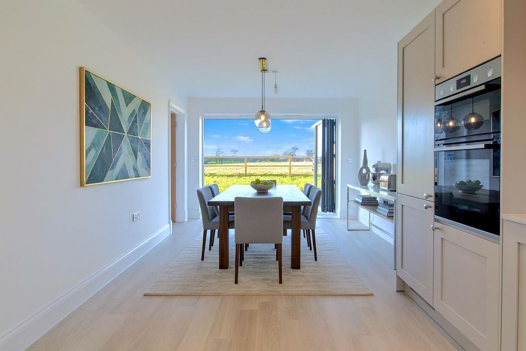 Property photo 2 of 40 Dining Room (Virtually Staged)