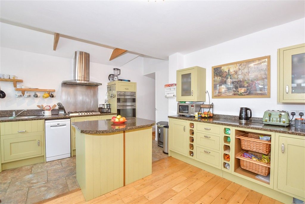 Property photo 3 of 14 Kitchen