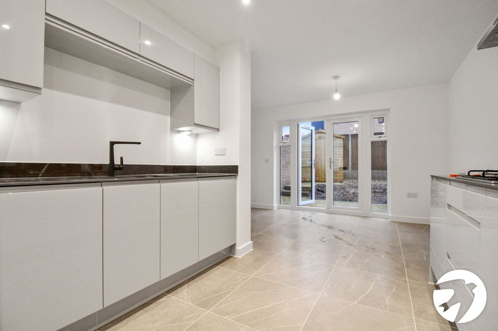 Property photo 2 of 13 Picture No. 12