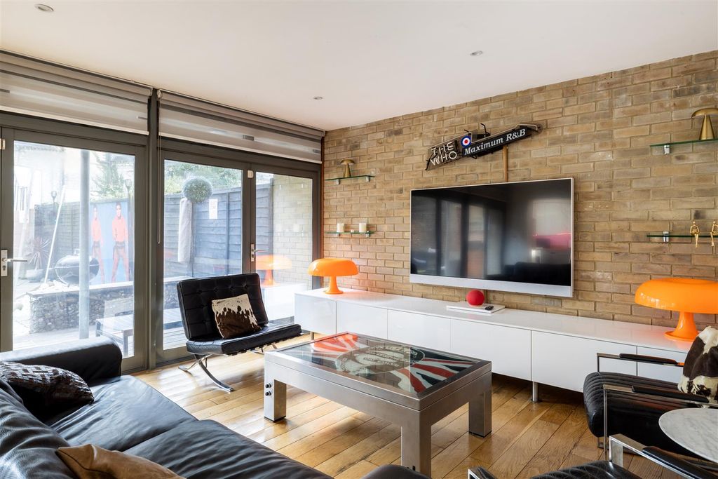 Property photo 2 of 19