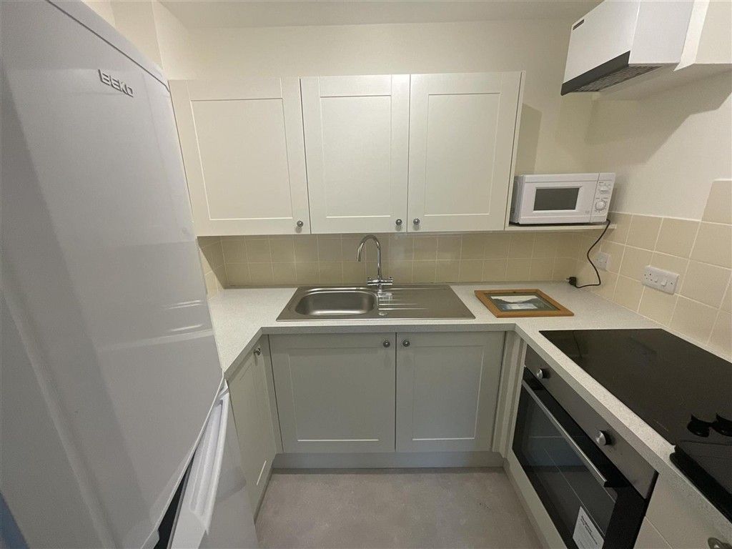 Property photo 3 of 9 Kitchen