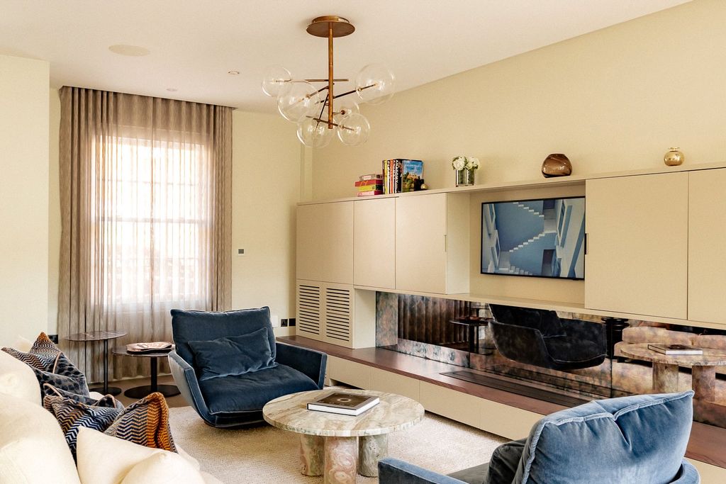 Property photo 2 of 18 Reception