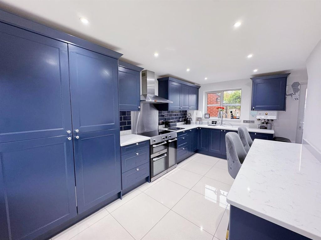 Property photo 2 of 20 Kitchen