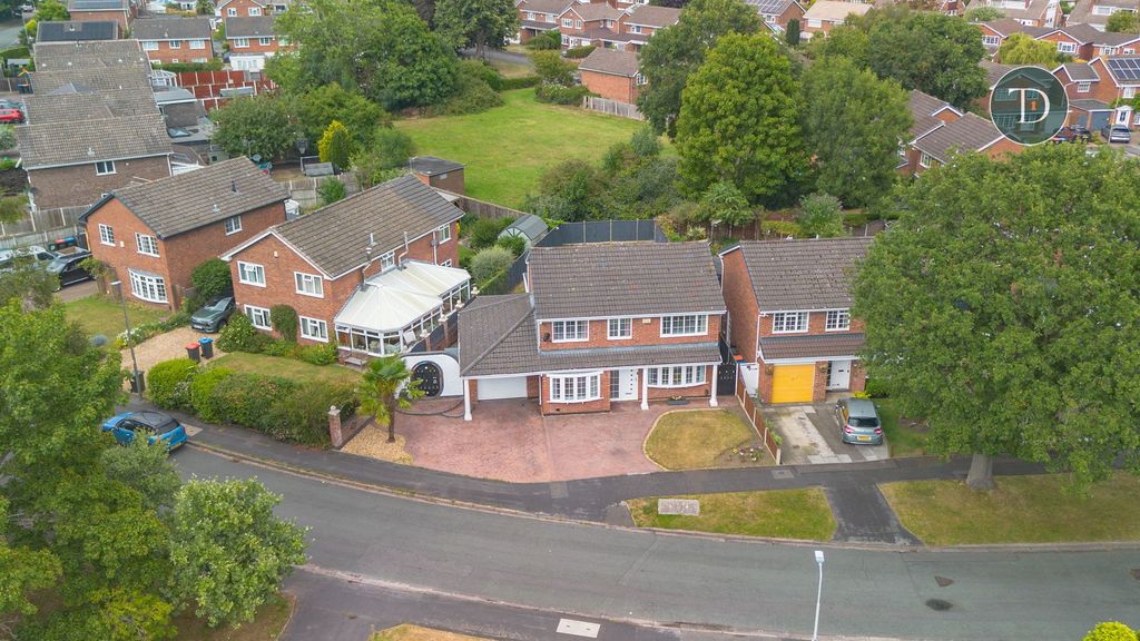 Property photo 2 of 33