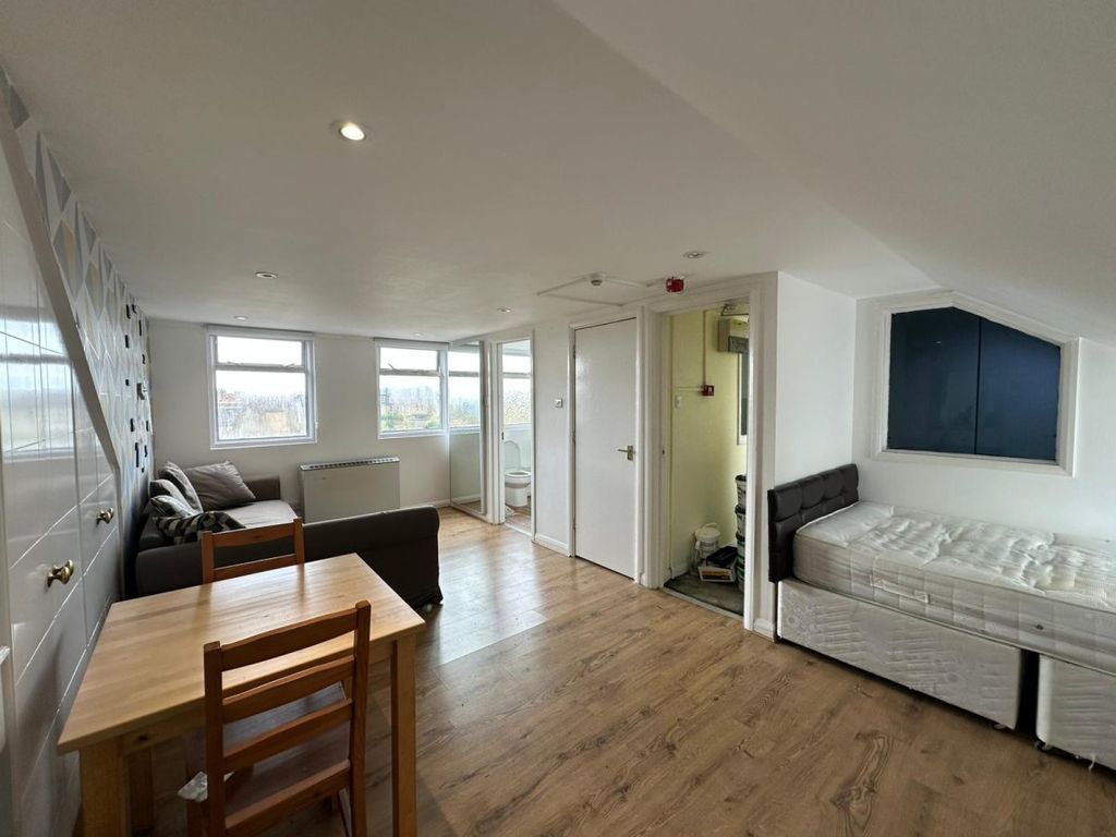 Property photo 1 of 4