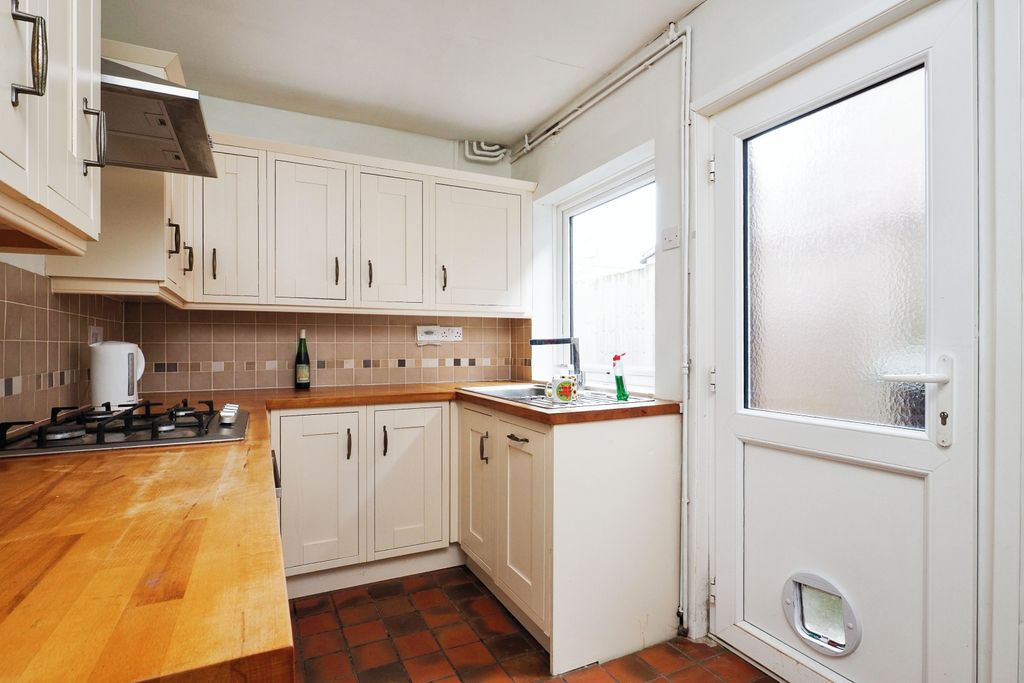 Property photo 3 of 15 Kitchen