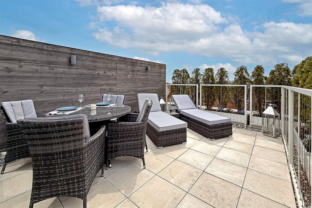 Property photo 3 of 29 95Londonroad-48.Jpg
