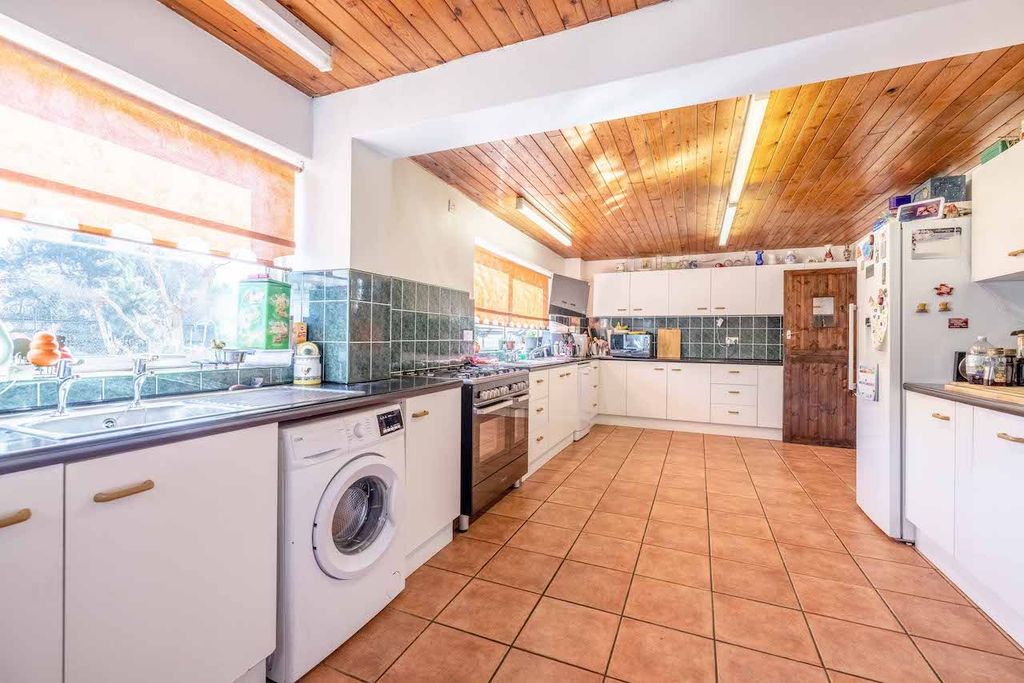 Property photo 2 of 22