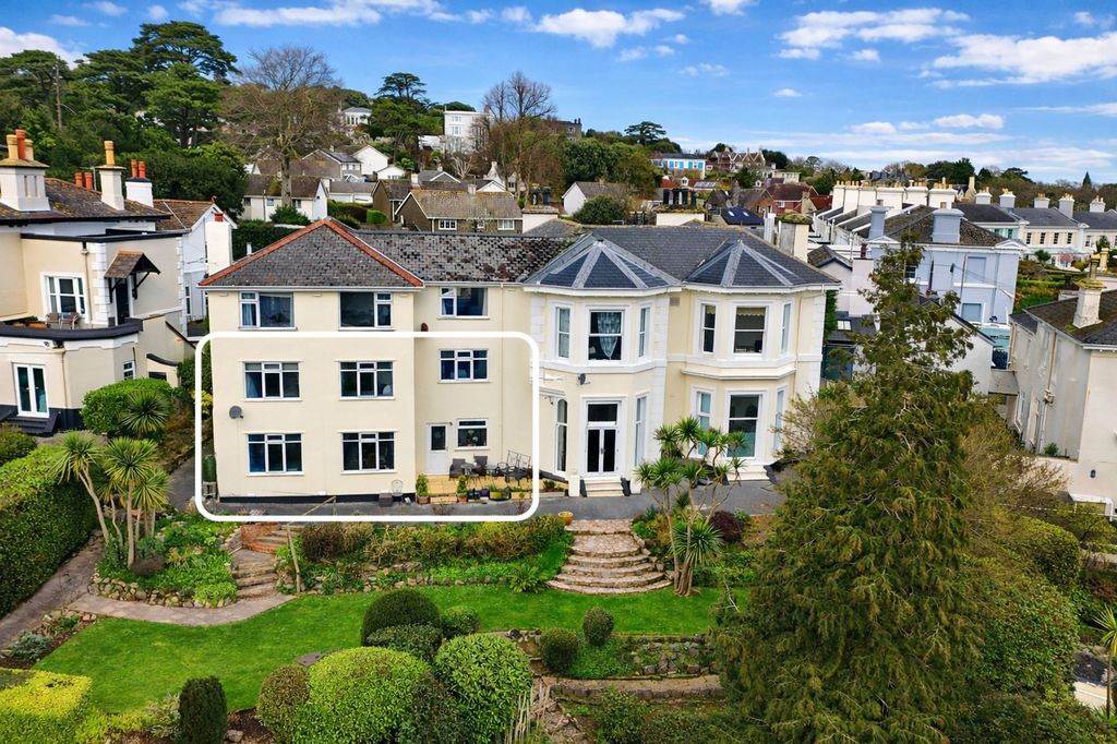 Property photo 2 of 33