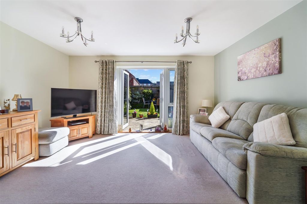 Property photo 2 of 14 Sherwood Way