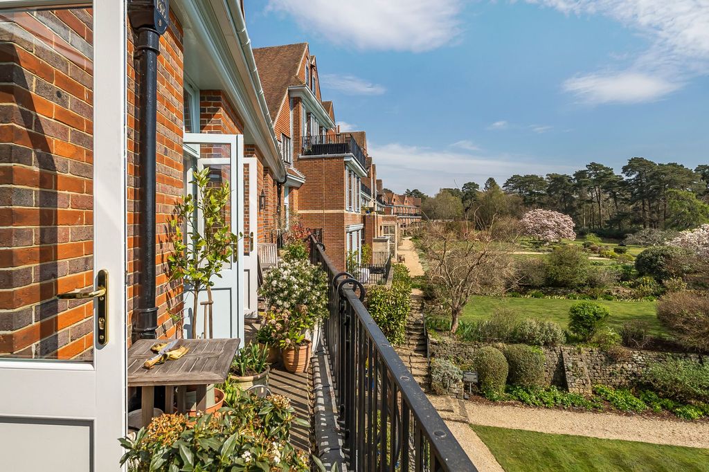 Property photo 2 of 21 Balcony