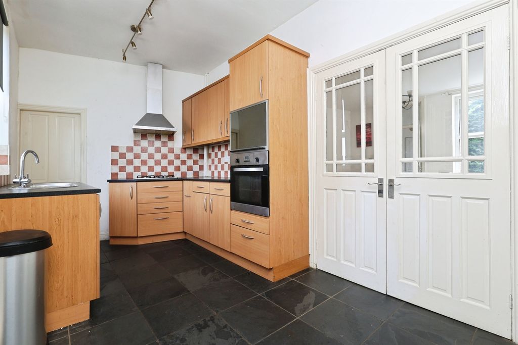 Property photo 2 of 17