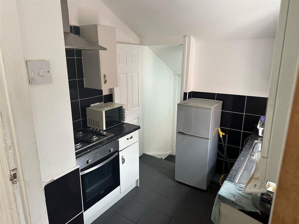 Property photo 2 of 8 136S.Jpg