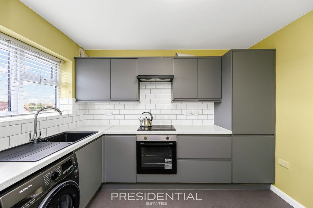 Property photo 2 of 27