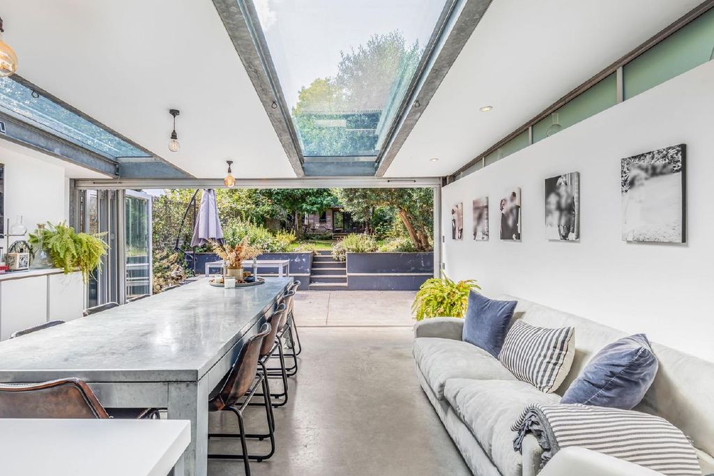 Property photo 2 of 16 Picture 2