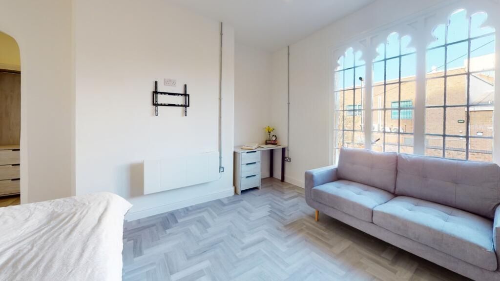Property photo 3 of 5 A Bright And Inviting Double Bedroom With Large Wi...