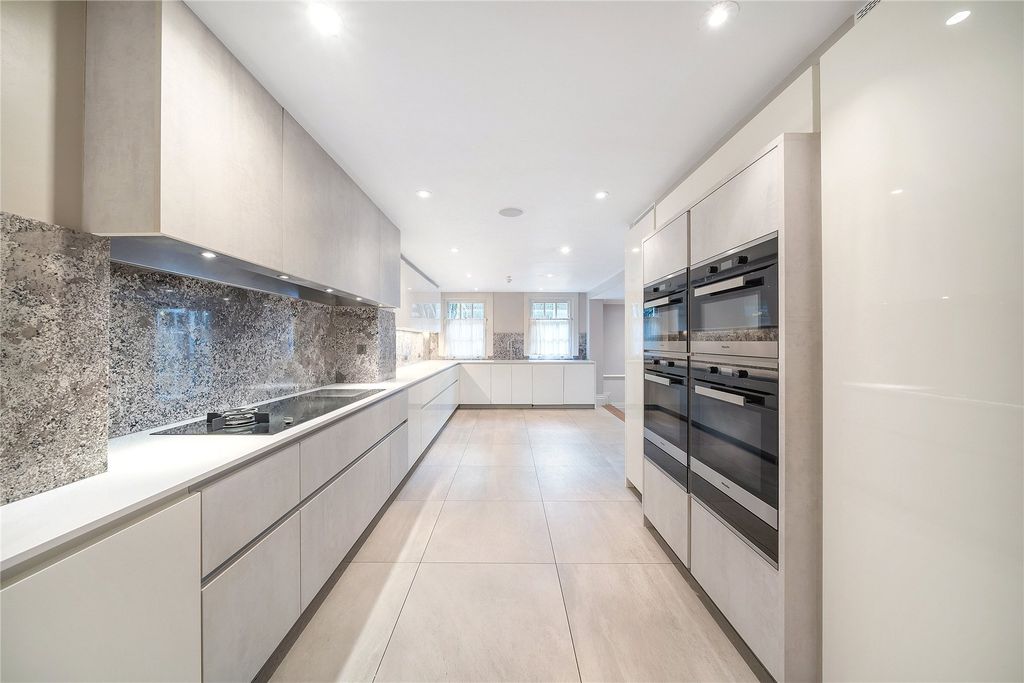 Property photo 2 of 31 Picture No. 15