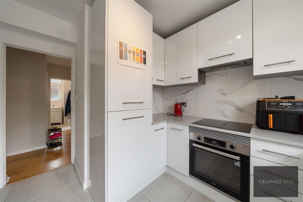 Property photo 3 of 12 30 Cubitt Terrace Sw4 6Ar-3.Jpg