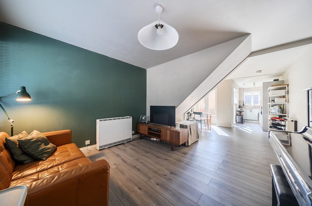 Property photo 2 of 11 1482166-18-6A3d92...