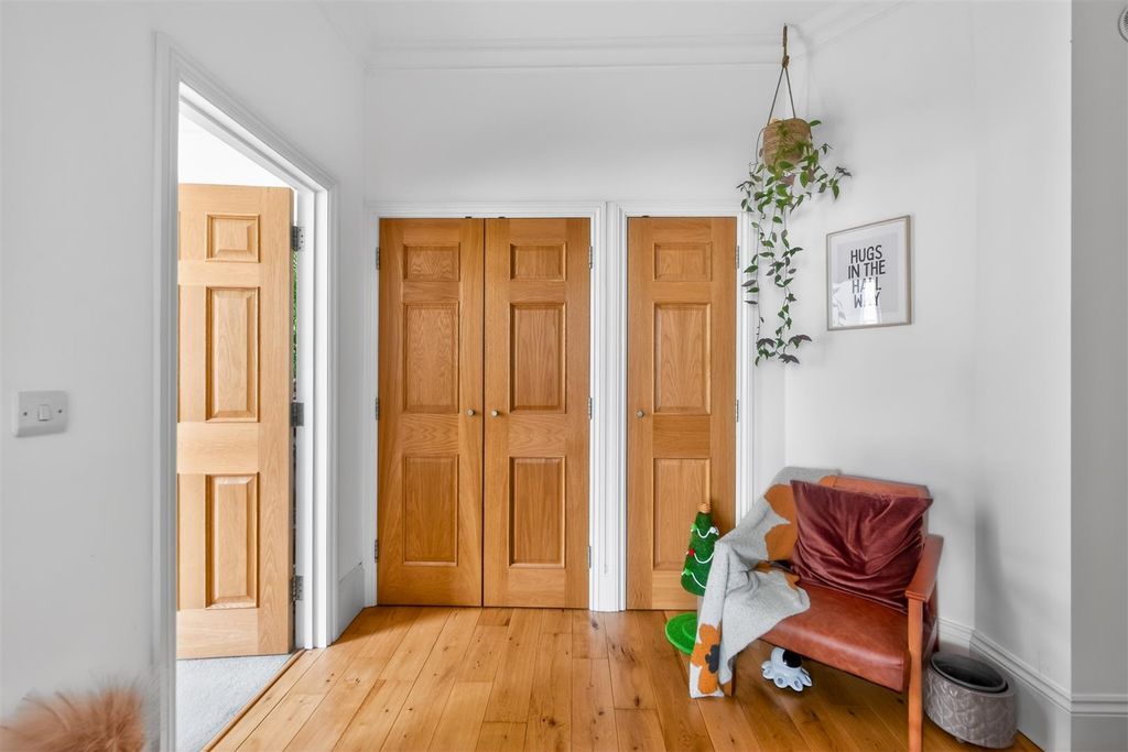 Additional image 14 of 2 bed flat for saleCarfax, Horsham RH12