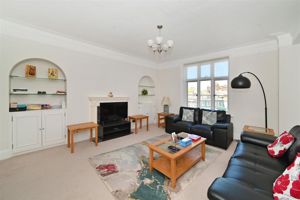 Property photo 2 of 14 92-Chesterfield-House (3).Jpg