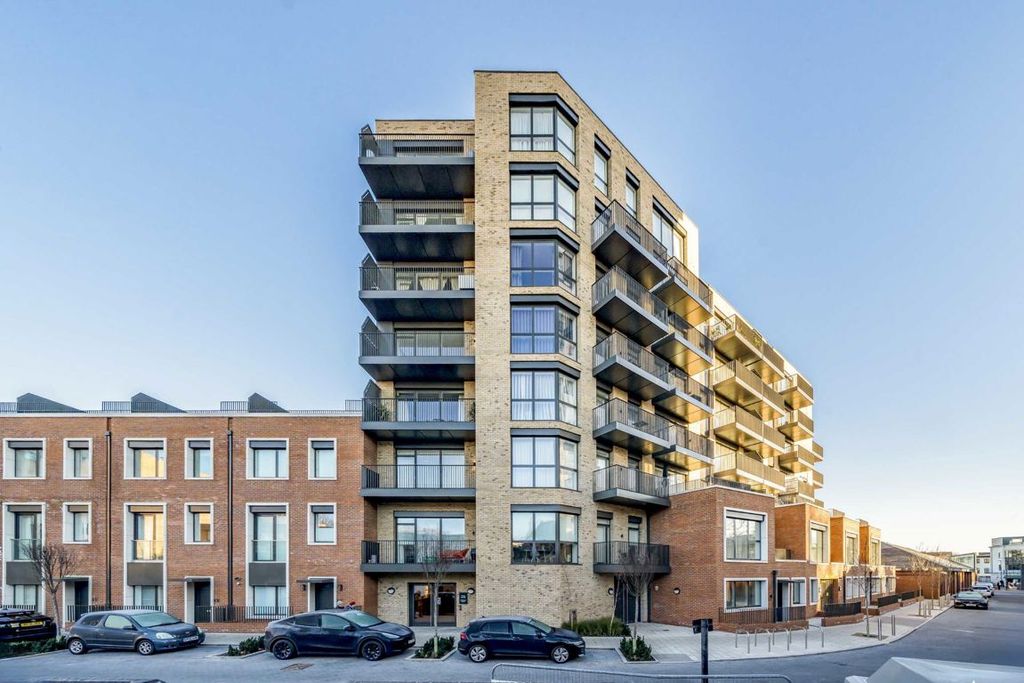 Property photo 1 of 8