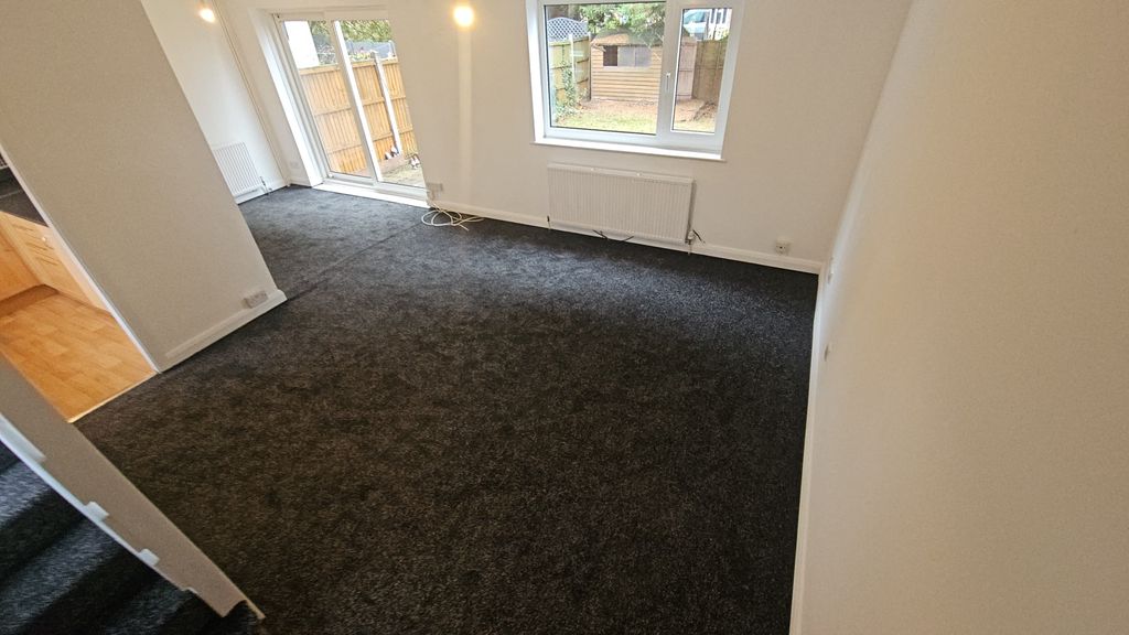 Property photo 3 of 21 Living Room