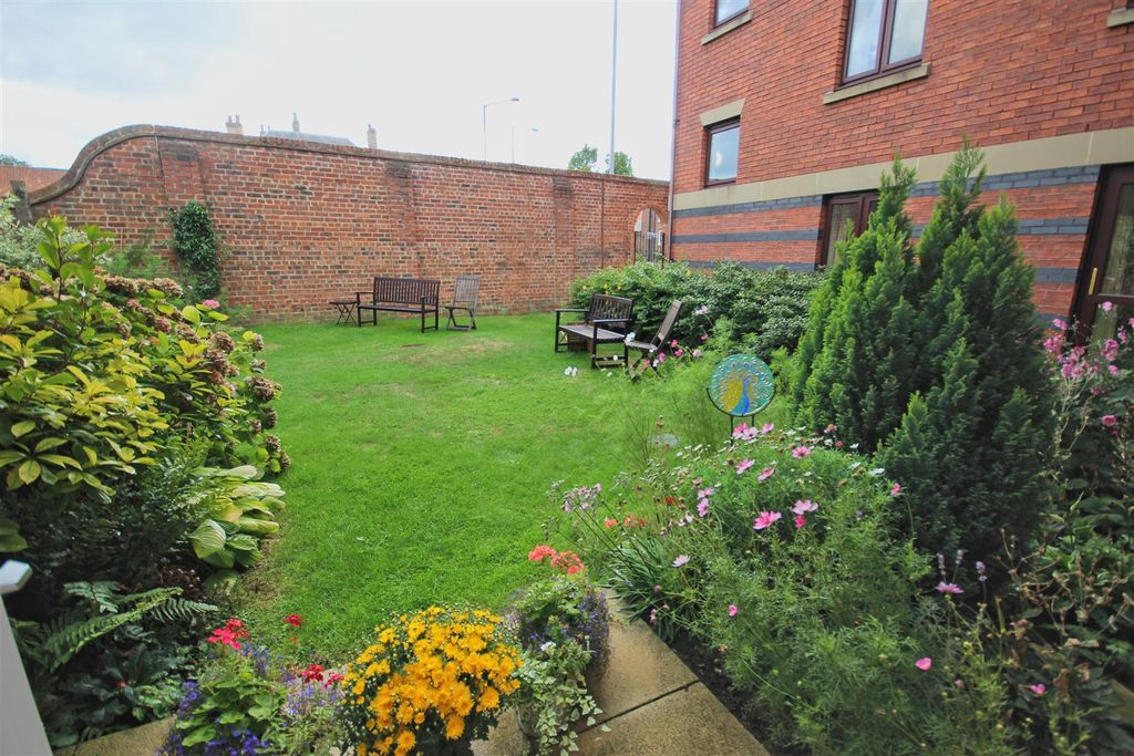 Property photo 2 of 8 Img_6262_Lzn.Jpg