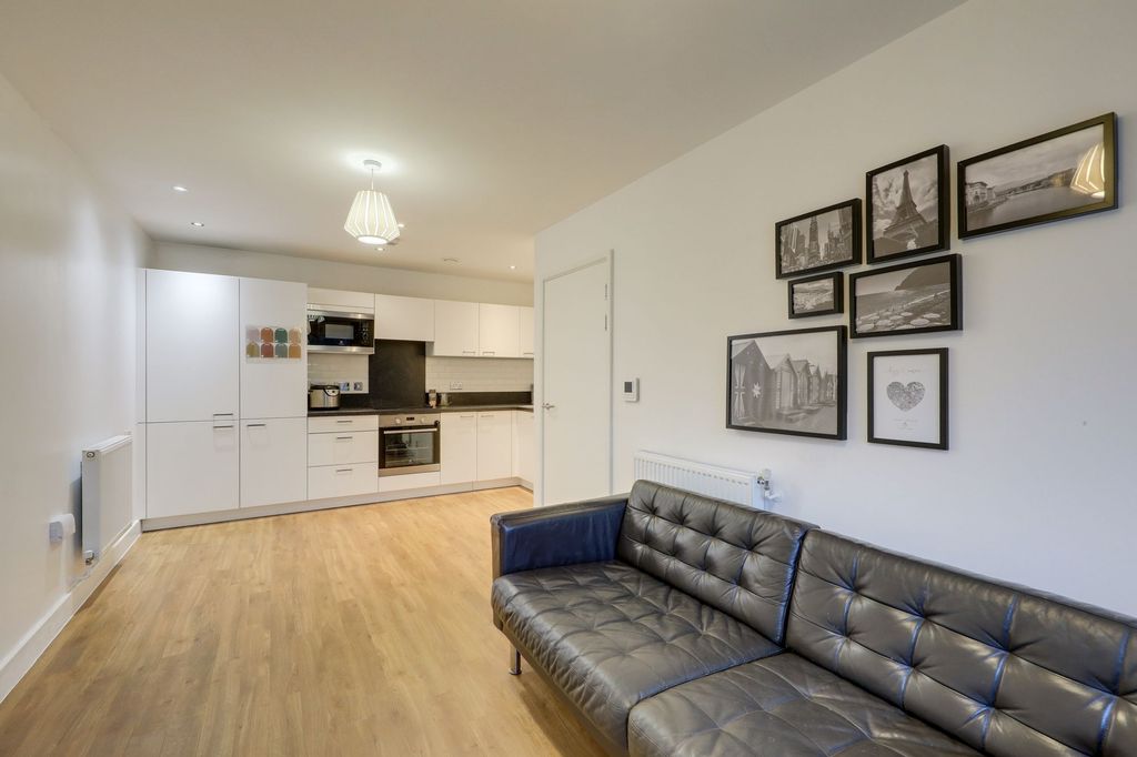 Property photo 3 of 8