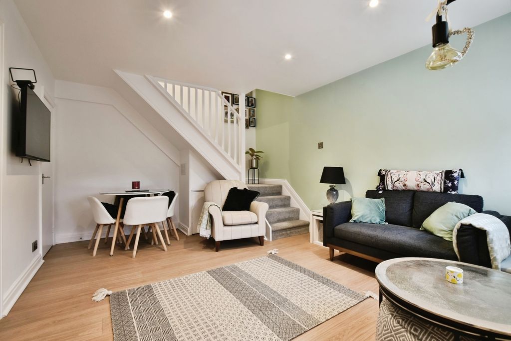 Property photo 3 of 24 Pbox-Img.Jpg