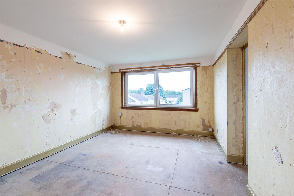 Property photo 2 of 15 28 Eriskay Place Perth-8.Jpg