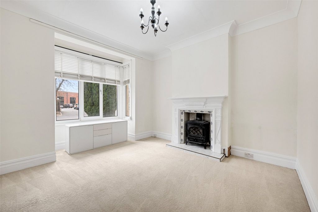 Property photo 2 of 23 Picture No. 19