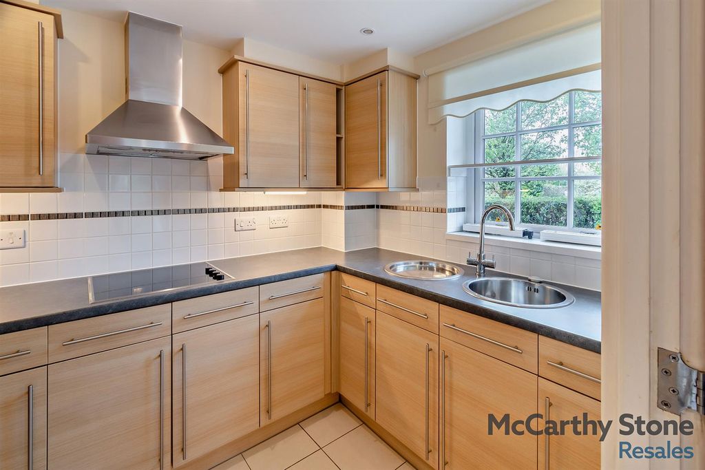 Property photo 3 of 20 8644680-Interior05-800.Jpg