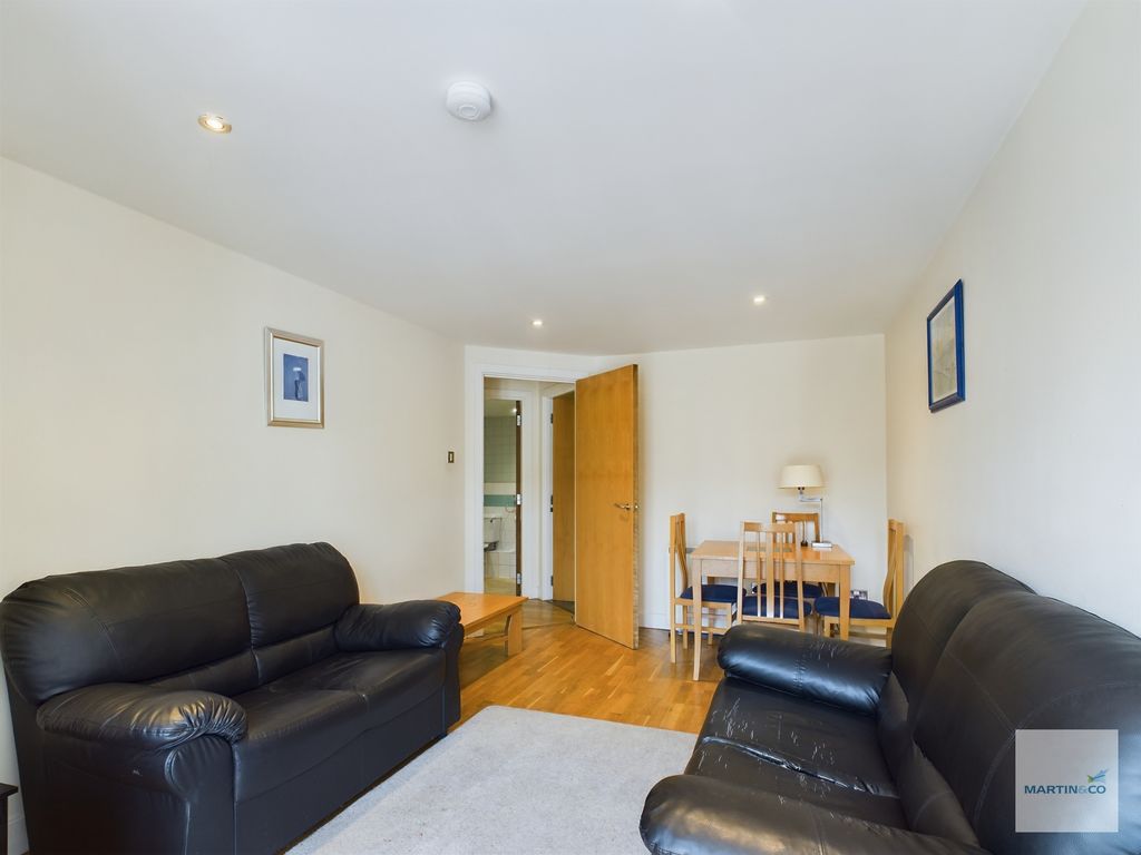 Property photo 3 of 8 Cam03394G0-Pr0071-Still002