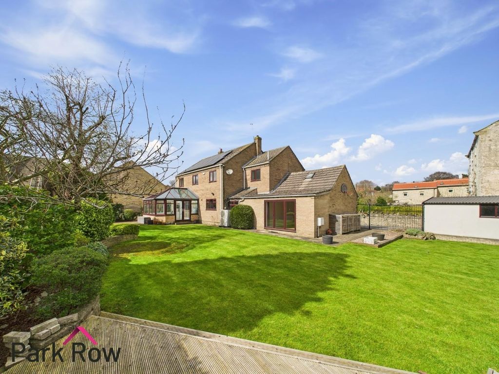 Property photo 2 of 31