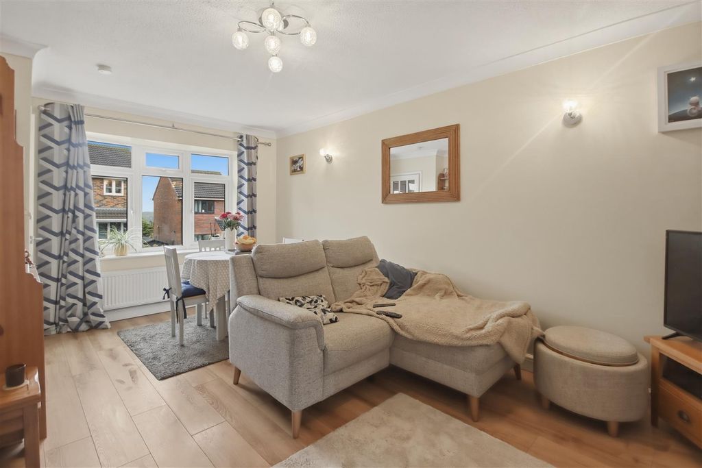 Property photo 3 of 11 Lounge/Diner