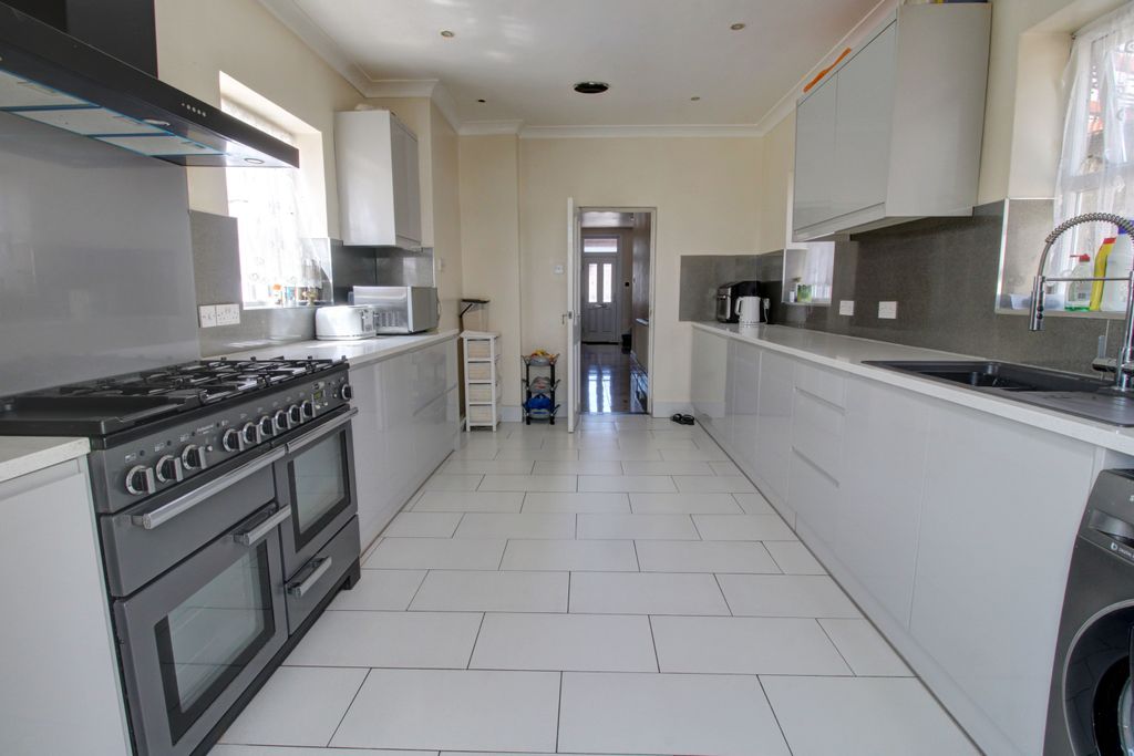 Property photo 3 of 16 Kitchen