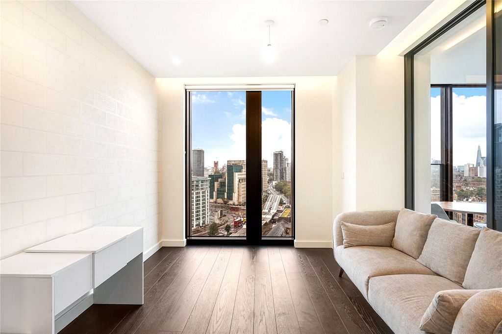 Property photo 2 of 16 Picture No. 24