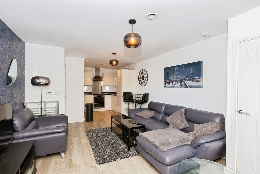 Property photo 3 of 26 Pbox-Img.Jpg