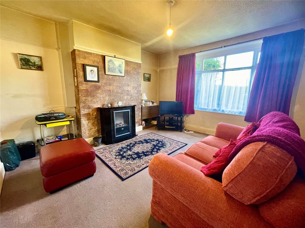 Property photo 2 of 12 Lounge