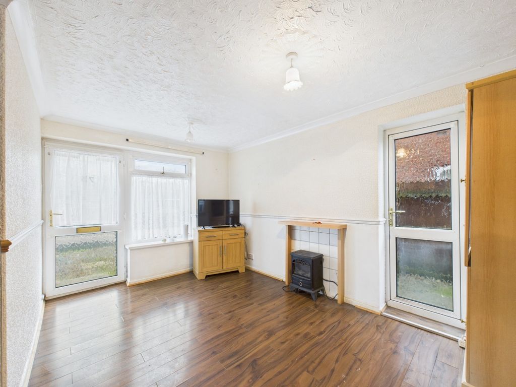 Property photo 3 of 8 4735968