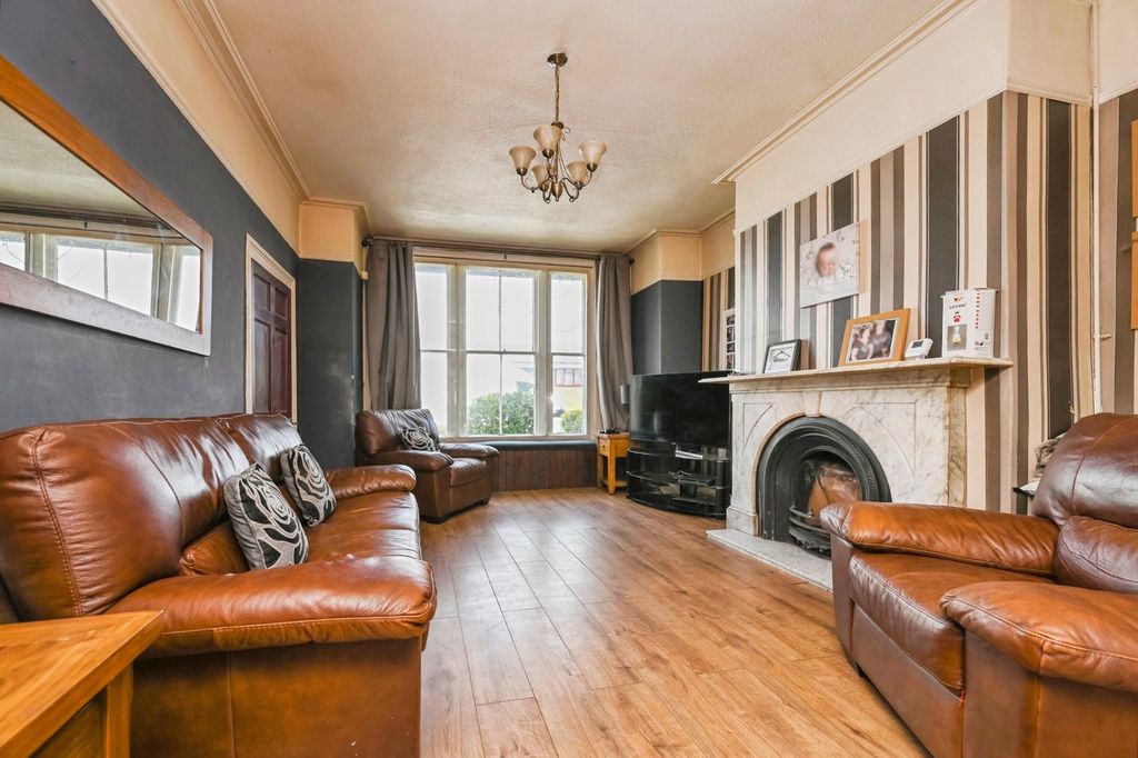 Property photo 2 of 17 Pbox-Img.Jpg