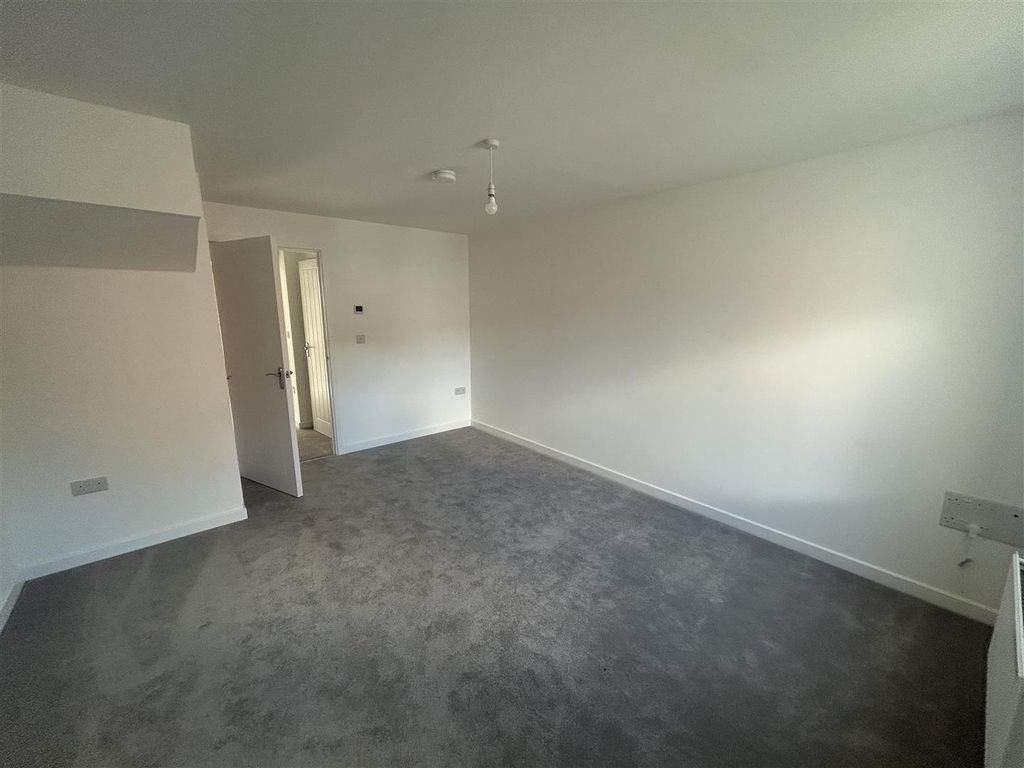 Property photo 2 of 18 Living Room