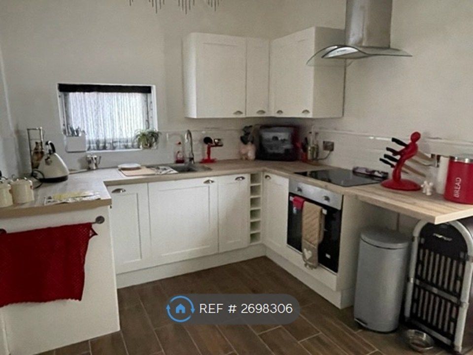 Property photo 3 of 6 Kitchen