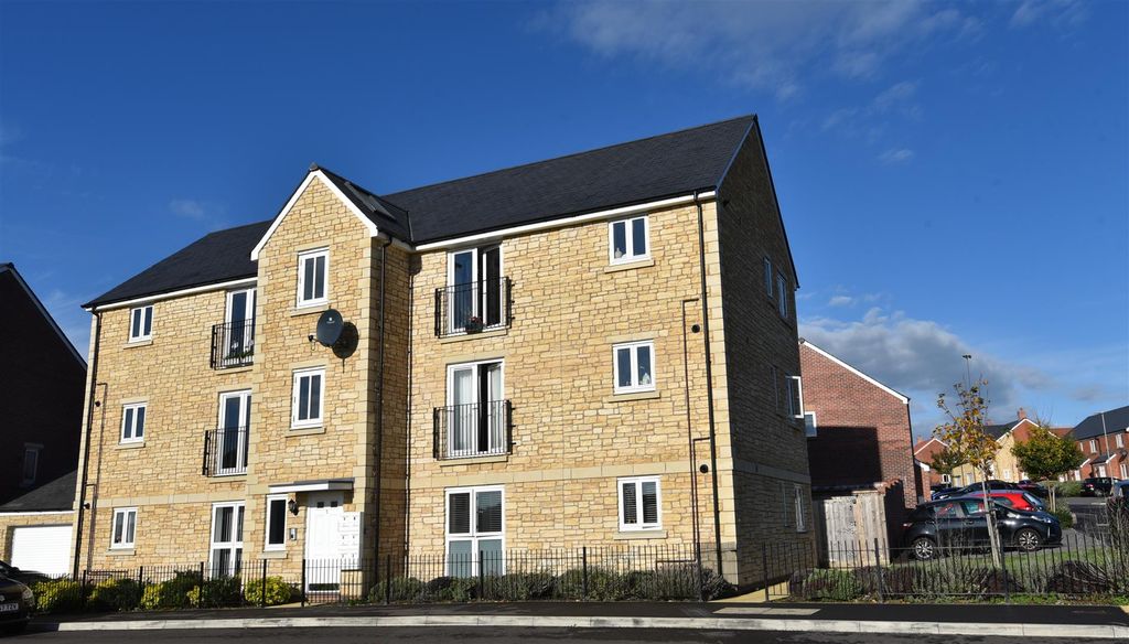 Property photo 1 of 9 Front