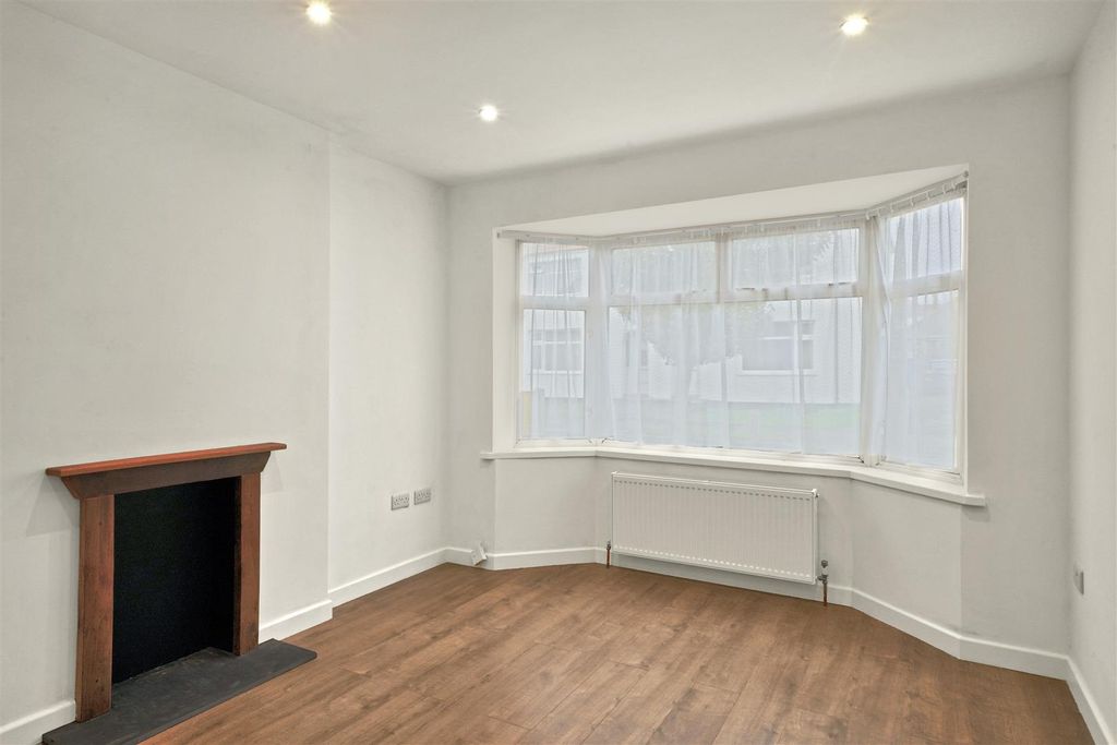 Property photo 3 of 17 102 Rugby Avenue - Pywmz2L29Wpghkyaq3R4.Jpg