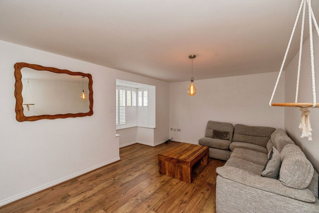 Property photo 2 of 25