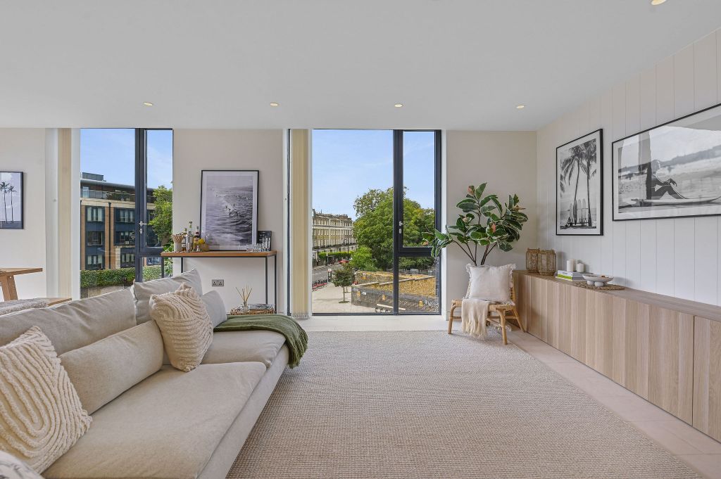 Property photo 3 of 19 Ol-Lat-Flat5Latitudehouse-19