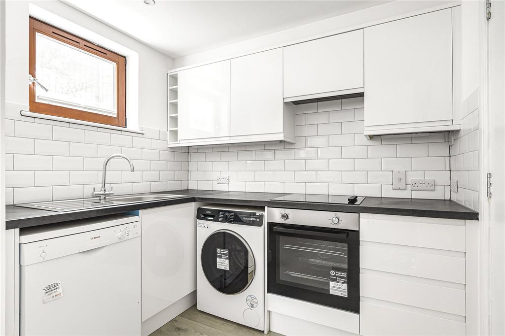 Property photo 2 of 25 Kitchen