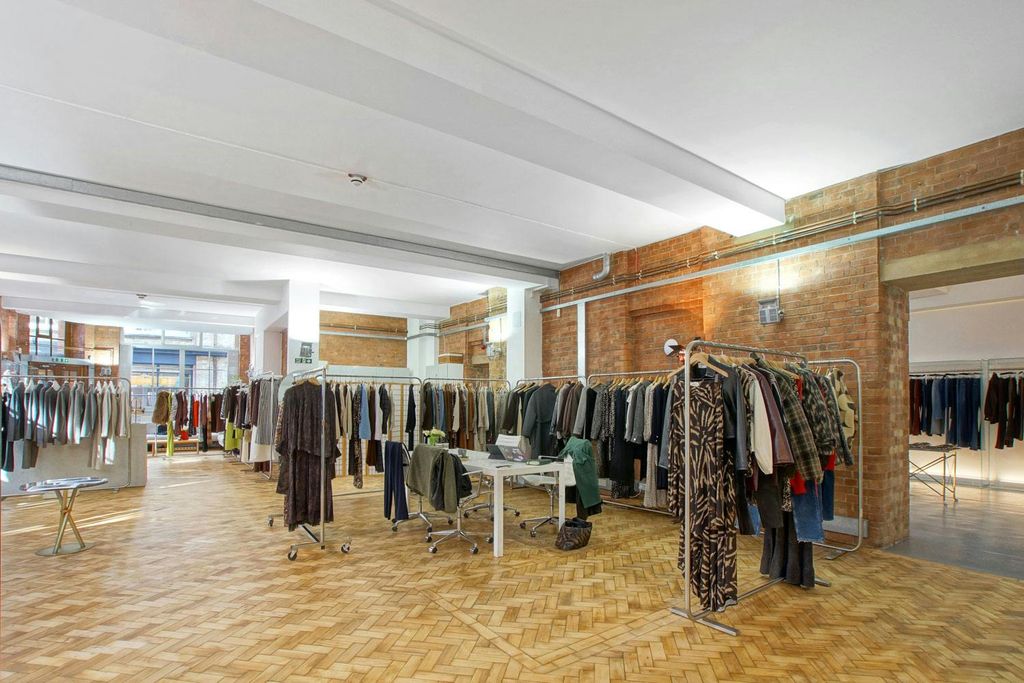 Property photo 1 of 13 13Bunderwoodrown17Lzshoreditchhoxtonoldstreetdistrictofficeshowroomstudioforsaletoletinternal6Dominionlondon.Jpg